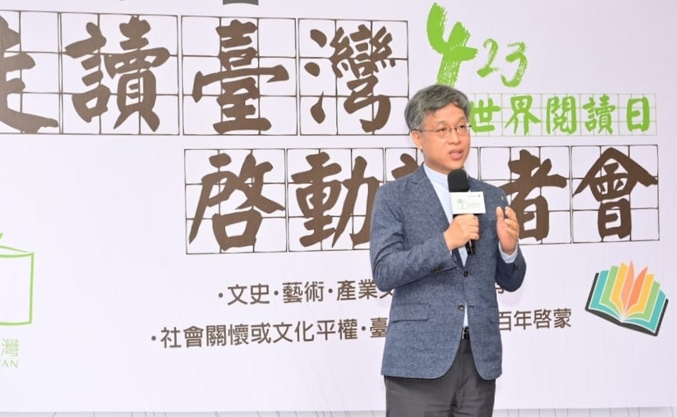 台文館長蘇碩斌表達透過走讀臺灣活動，找到許多推廣文學的方法。（記者 辛澎祥/攝）