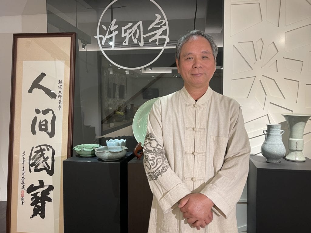陶藝創作家許朝宗老師是陶瓷界大師級人物。(圖/宜蘭縣文化局提供)