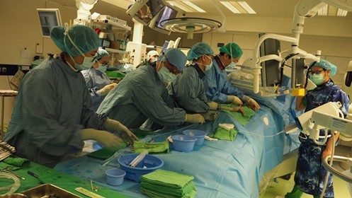 主動脈瓣膜再置換手術。 (圖/北榮導管瓣膜團隊 提供) 主動脈瓣膜再置換手術。 (圖/北榮導管瓣膜團隊 提供)
