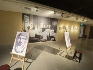 ▲現場展示一角，仿若重現當年「臺灣繪畫研究所」作畫場景。 （圖/桃園文化局提供）