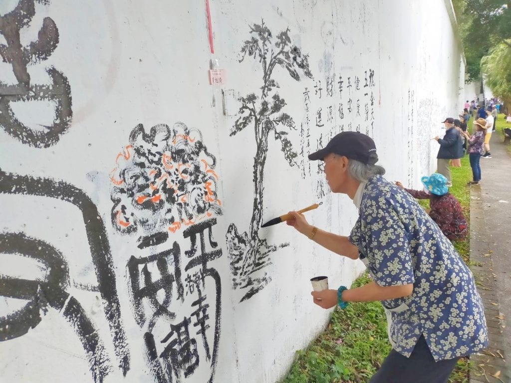 書畫家黃旭清的壁書與壁畫同源，創作上所帶來的視覺美感令人讚嘆。（記者 辛澎祥/攝）