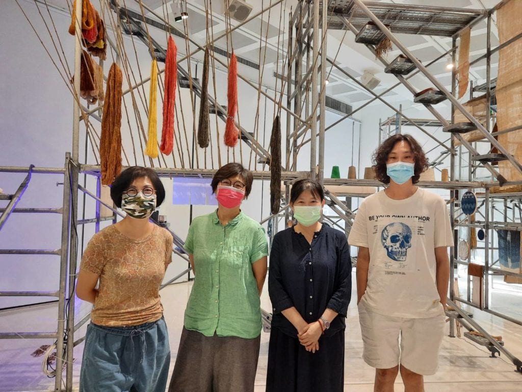 策展的四位靈魂人物,左起朱玲瑢、楊偉林、蕭靜芬、施惟捷。(圖/郎亞玲攝) 策展的四位靈魂人物,左起朱玲瑢、楊偉林、蕭靜芬、施惟捷。(圖/郎亞玲攝)