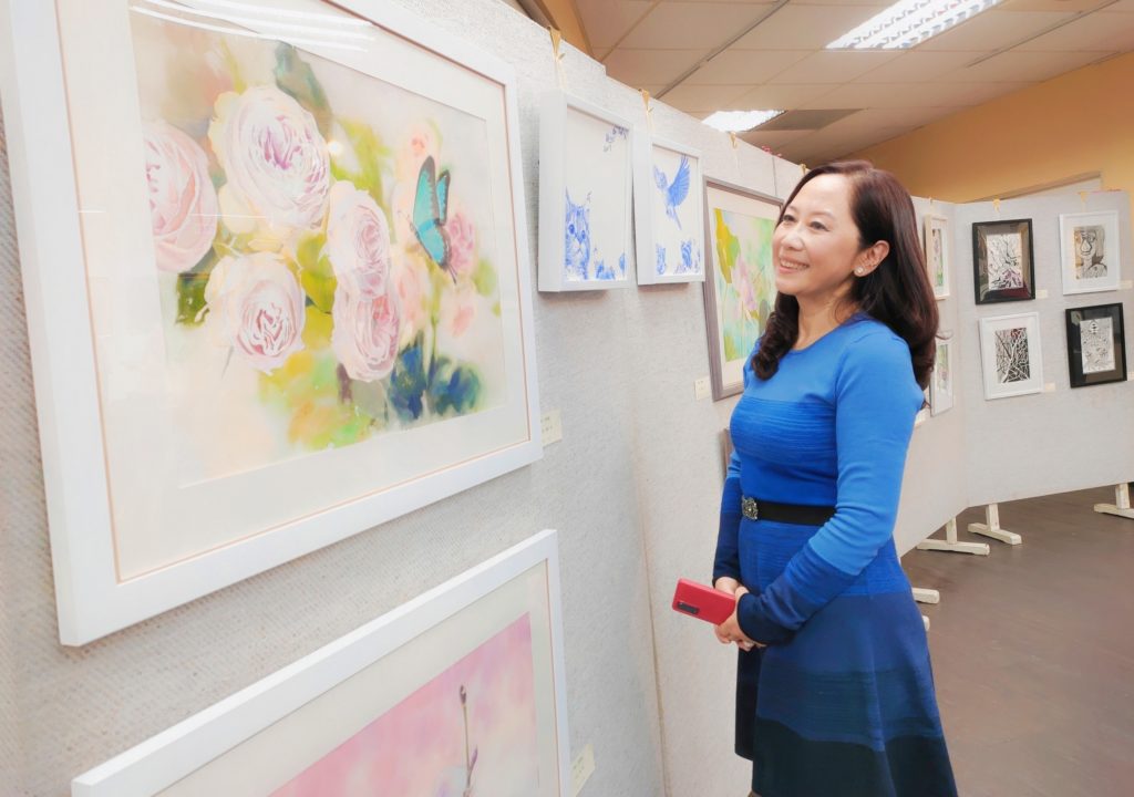 蔡愛麗的藝術創作有著真情至性的完美呈現。(記者 辛澎祥/攝) 蔡愛麗的藝術創作有著真情至性的完美呈現。(記者 辛澎祥/攝)