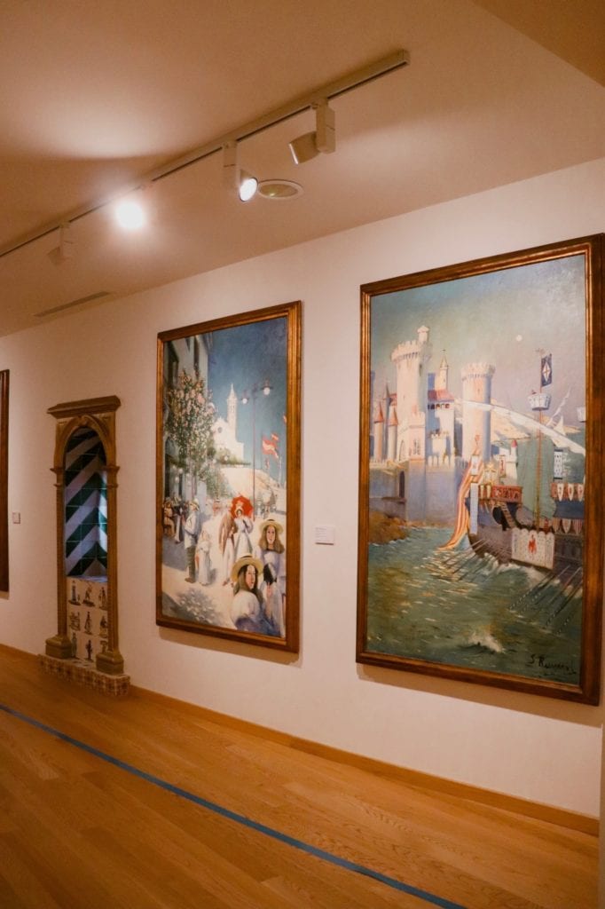 馬里塞爾博物館(Museu de Maricel) 中到由加泰現代派畫家聖地亞哥．魯西諾爾 (Santiago Rusiñol) 創作的畫作