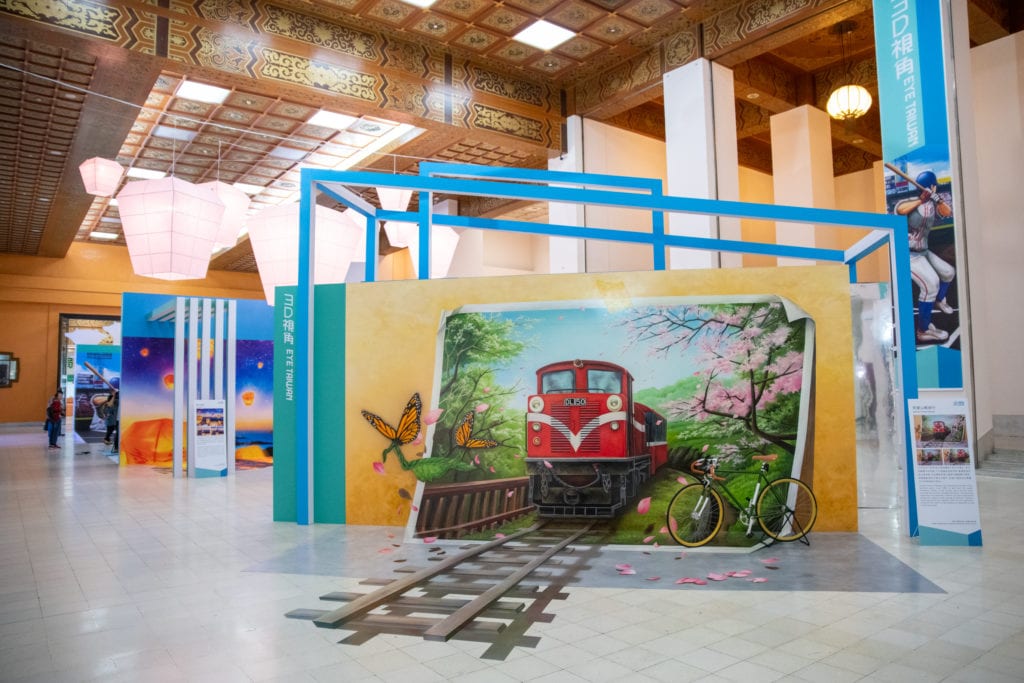 中正紀念堂穿廊正在展出的作品之一。 中正紀念堂穿廊正在展出的作品之一。