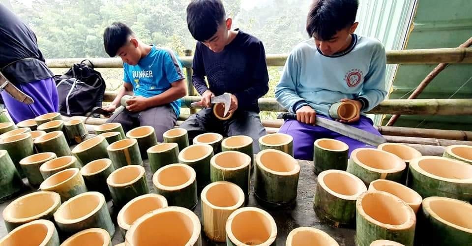 激勵學生鍛鍊山林生存、飲食體能營養觀念,而且學生認識家鄉文化,並且玩的快樂。 激勵學生鍛鍊山林生存、飲食體能營養觀念,而且學生認識家鄉文化,並且玩的快樂。