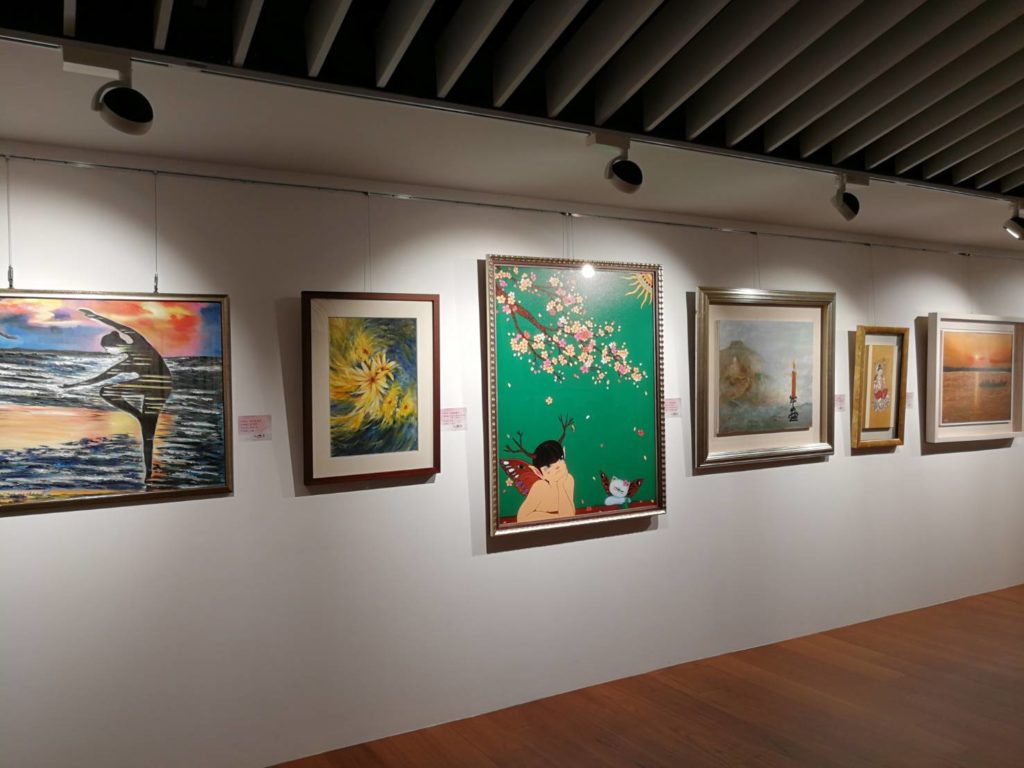 不同類型作品展出，讓防疫作品展更具豐富性。（圖/楊大本攝）