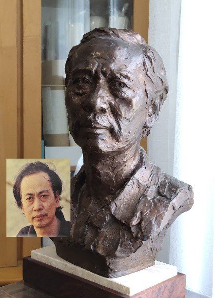▲許文厚（1944-2009），廈門市著名畫家，尤以寫意人物畫聞名。圖為許文厚先生紀念銅雕，由著名雕塑家陳文令所製。（圖/藝術家家屬提供）