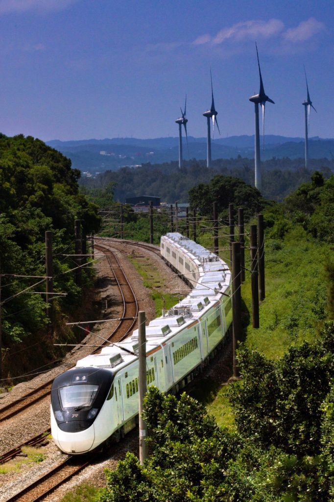 臺鐵新城際列車EMU3000被高度評價為不僅具備匠意的高精細度，也成為本地引以為豪，深根土地且經得起未來時間考驗作品。