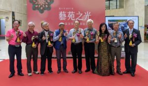 9位獲得「臺中市110年度資深優秀美術家」殊榮