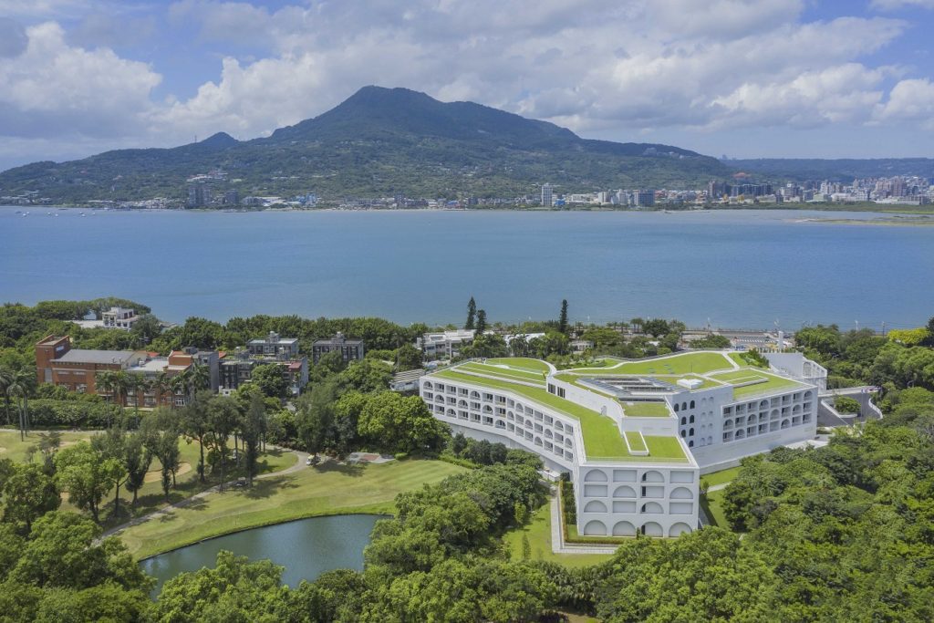 ▲位於淡水老街與漁人碼頭中間的滬尾藝文園區，在新北市政府及將捷文創的努力下，現已成為北海岸一知名景點、青春山海線上的一顆珍珠。〈經發局提供〉