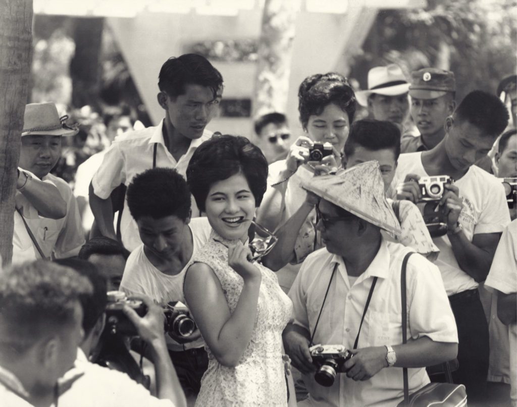 陳耿彬,《攝影會》,1963,史博館藏 陳耿彬,《攝影會》,1963,史博館藏
