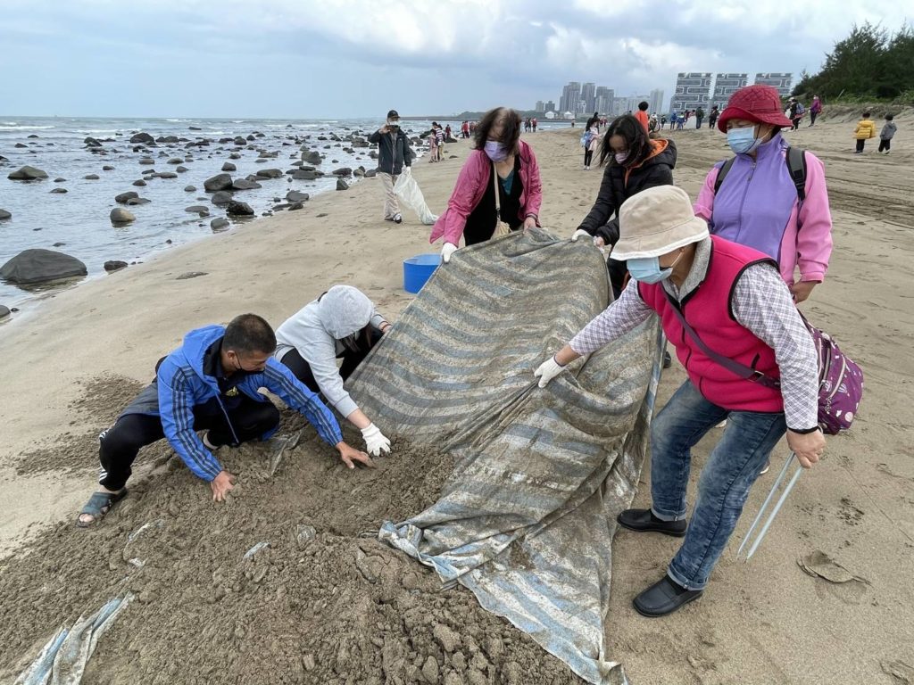 海洋淨灘活動體驗，吸引民眾熱絡參與。（圖/漁業處 提供）