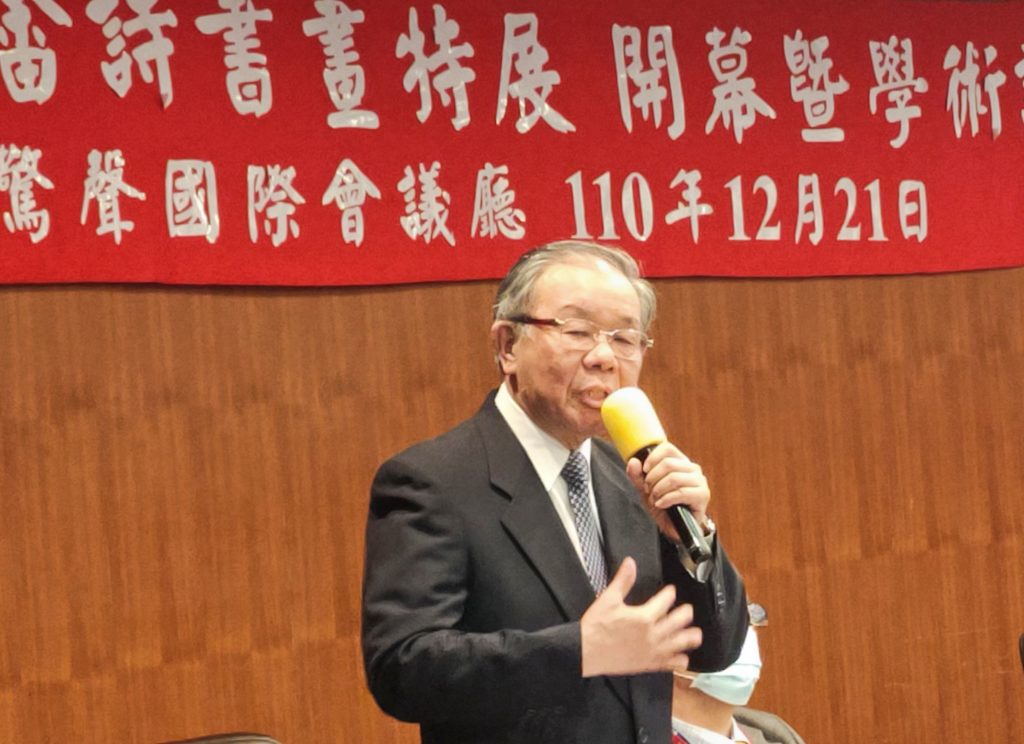 身兼溥心畬詩書畫特展策展人的淡江大學文錙藝術中心主任張炳煌教授,具體表達了溥心畬大師一生的藝術成就。(記者 辛澎祥/攝)