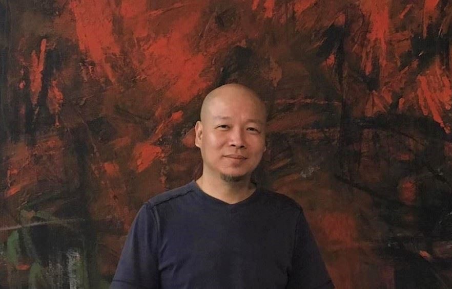 ▲周宸，台灣中生代抽象畫家，五月畫會成員。（圖/藝術家提供）