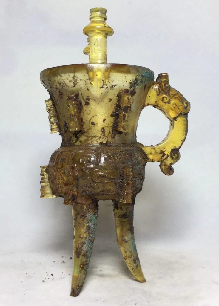 黃水晶的單角爵杯,是商朝的酒器極品。(圖/曾國良 提供)