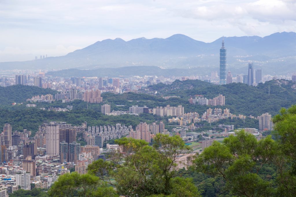 貓空是俯瞰台北盆地極好的地點