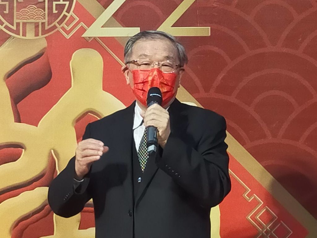 中華民國書學會理事長張炳煌教授，強調春聯文化的推廣與流行，主因是內政部的多年倡導與支持。（記者 辛澎祥/攝）