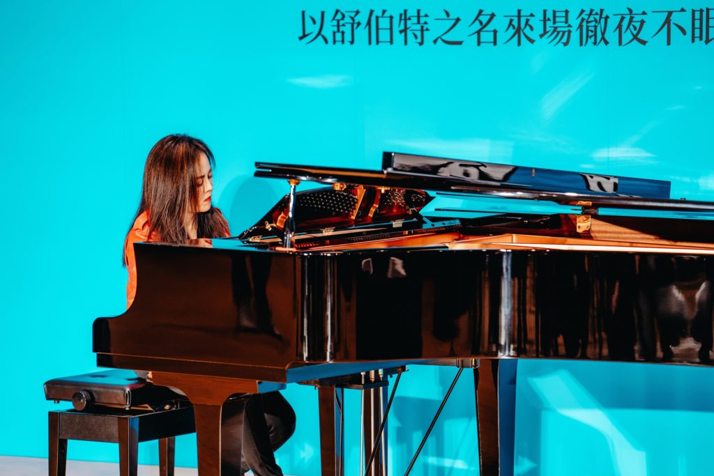 爵士鋼琴家陳若玗於《瘋迷24舒伯特》記者會演出。