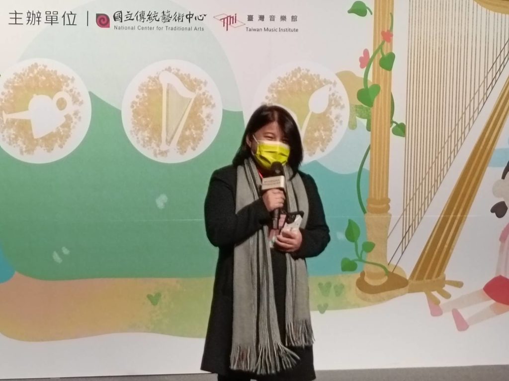 新竹縣五峰鄉桃山國小校長蘇美娟，吟唱泰雅古調祝福計畫順利進行