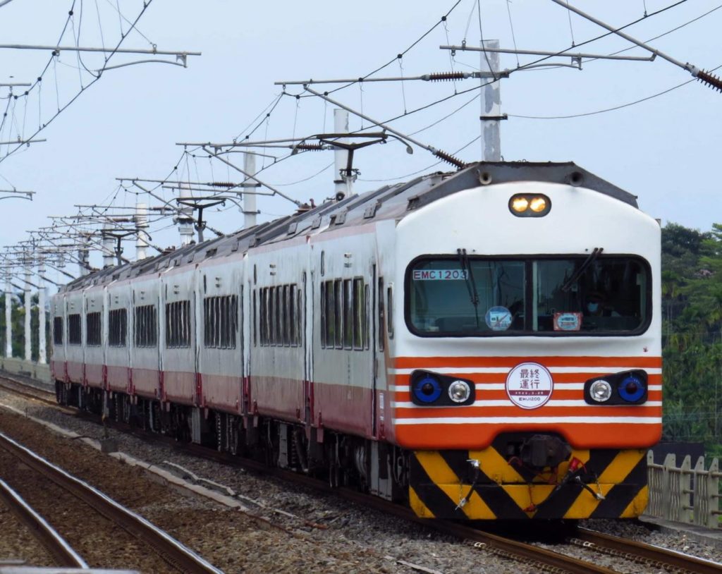 36年「紅斑馬」EMU1200型自強號於28日開行末班車後走入歷史