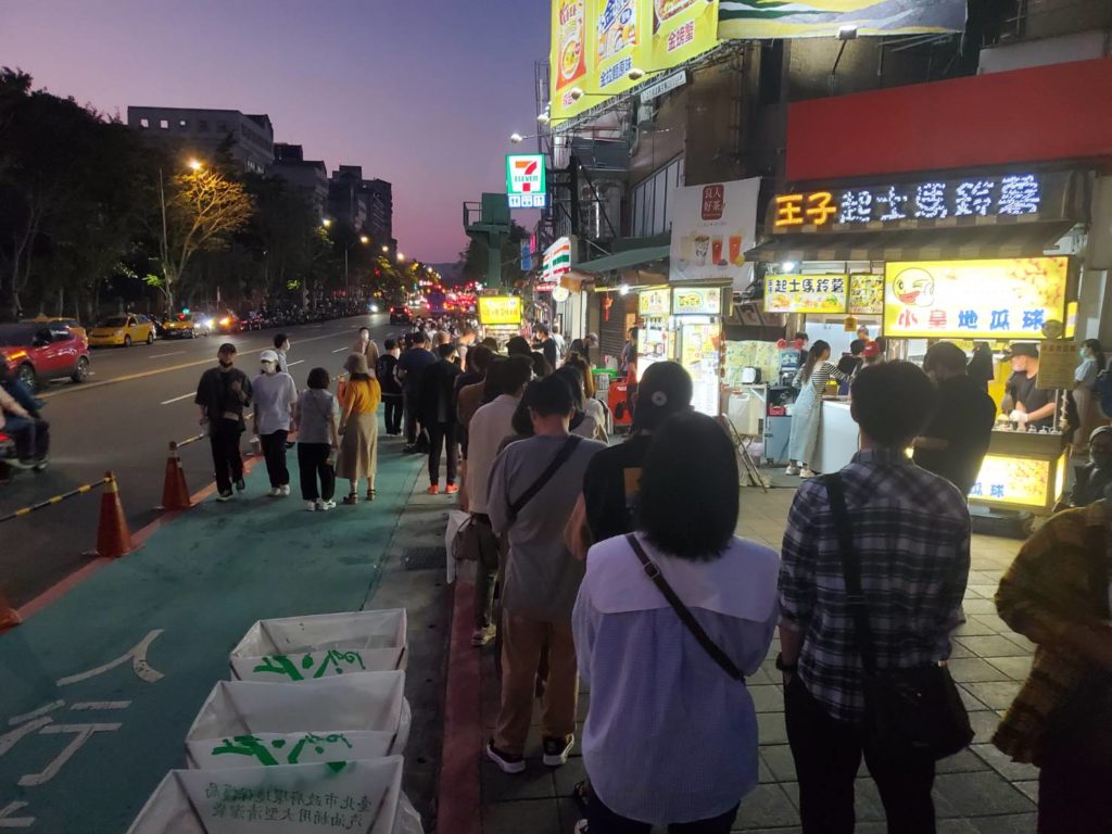 士林夜市致力扭轉過去負面形象，人潮逐漸回流。