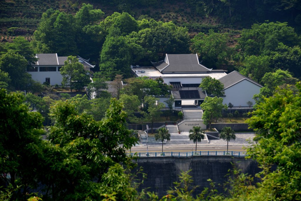 ▲茶山繚療活動以坪林茶業博物館為核心，將整個坪林為實踐場域，用大膽創意翻轉出茶山前衛新風貌。(圖/文化局提供)