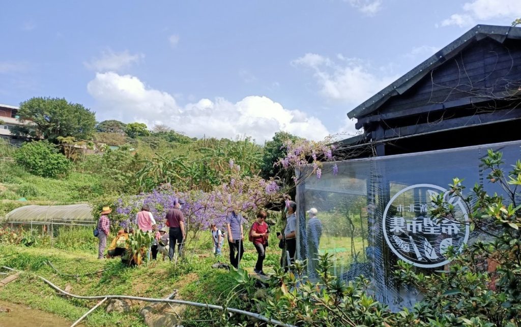 市集周遭環境優美，民眾前來享受田園風光麗景，同時也帶些新鮮農產回家