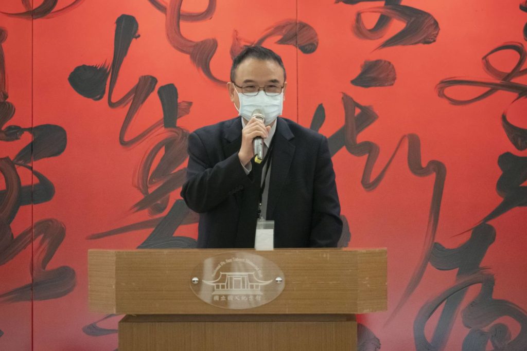 文化部次長蕭宗煌致詞時表達對程代勒教授書畫展作品的推崇。（記者 辛澎祥/攝）
