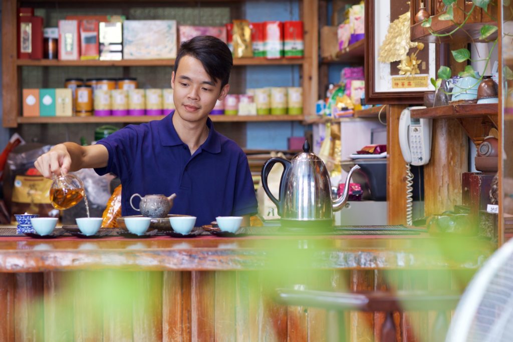 木柵青農張倞叡家族經營著名的貓空美加茶坊。