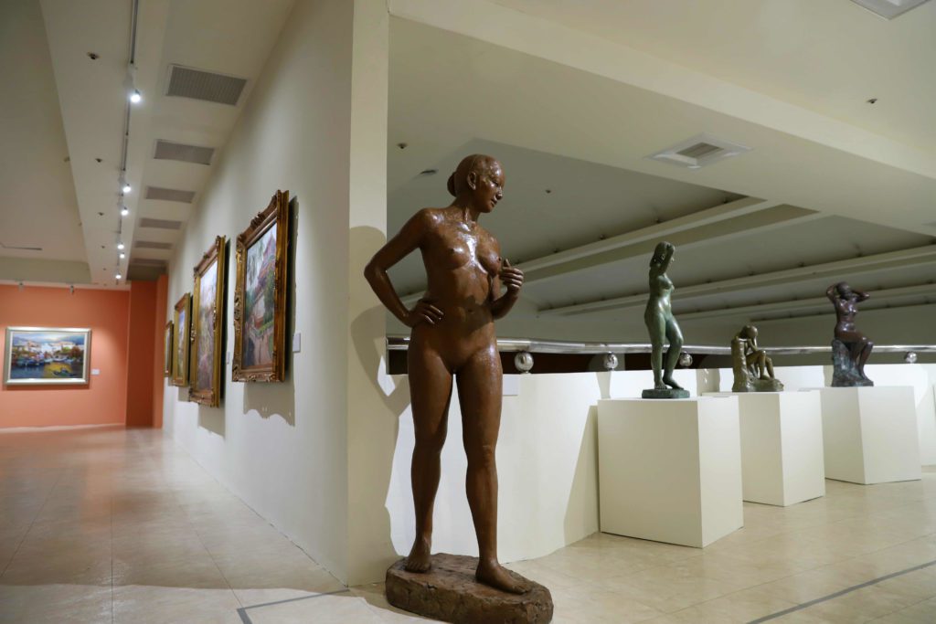 「林智信油畫、雕塑大展--土地‧人民‧記憶」展出藝術家林智信油畫及人體雕塑作品