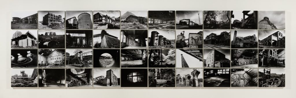 《廢墟迷走I─以屍骸構築的文明》是自1991至2005年橫跨14年的創作，姚瑞中踏查臺灣南北，實地拍攝40張影像