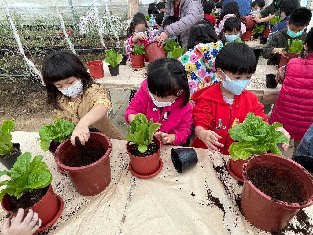 ▲親手栽種盆栽活動收到親子的喜愛。（圖/台北產發局 提供）