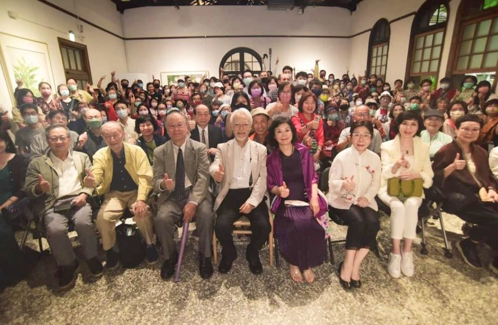 劉墉的個展吸引了多少他的文友粉絲們的齊聚,場面格外熱烈。(圖/羲之堂 提供)