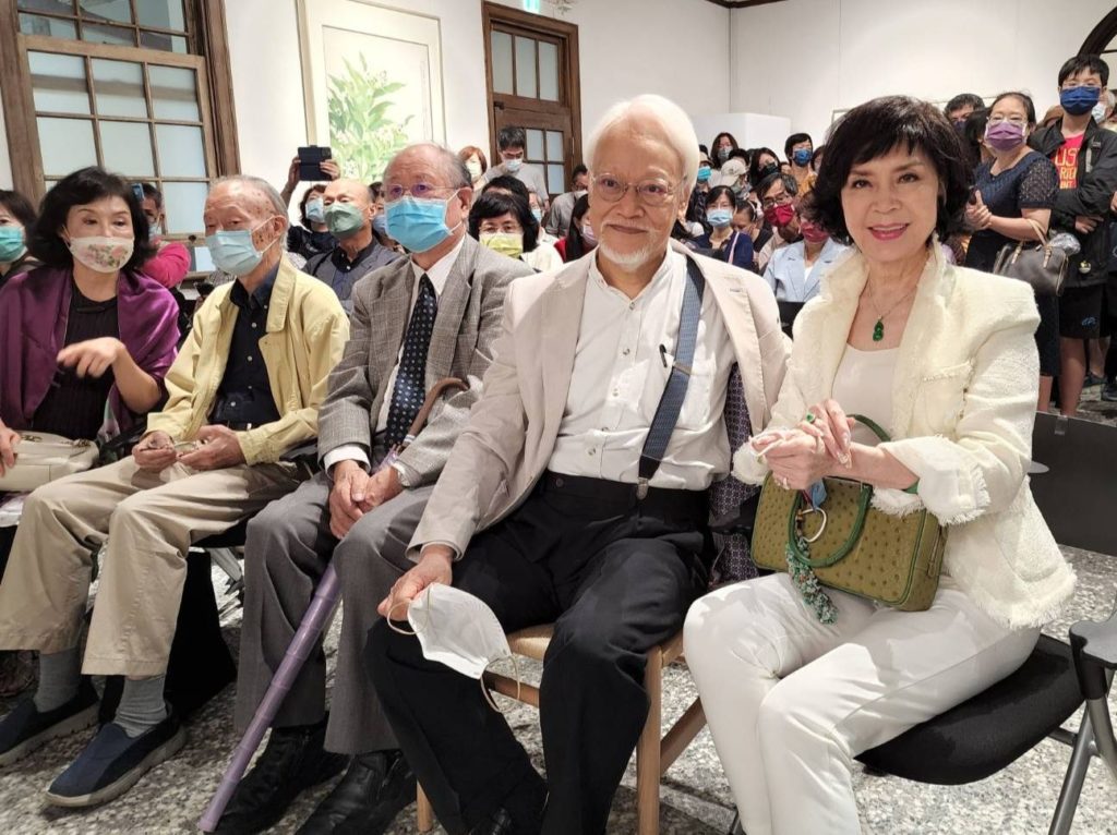 好友出席開幕向劉墉道賀,左二起莊靈、王愷、劉墉及白嘉莉等。(記者 辛澎祥/攝)