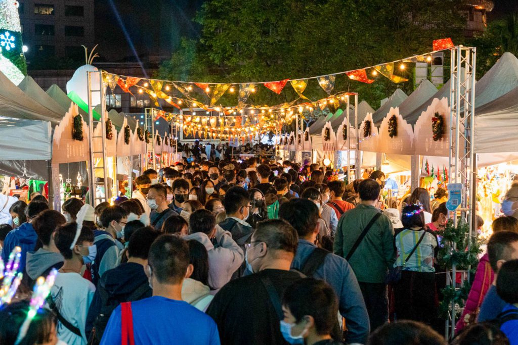 連續三天的新北耶誕市集，累積業績達730萬元，成功將新北市的觀光工廠、商圈知名商品和新北嚴選伴手禮推廣給大家。