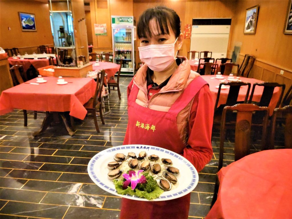 ▲貢寮多家優質餐廳都有體供鮑魚料理來滿足民眾的飲食嚐鮮的需求。（圖/新北漁業處 提供）