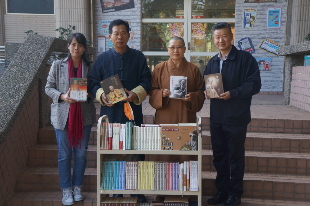 ▲佛光山贈書一批給金門圖書館，將嘉惠金門學子與民眾。（圖/金門文化局 提供）