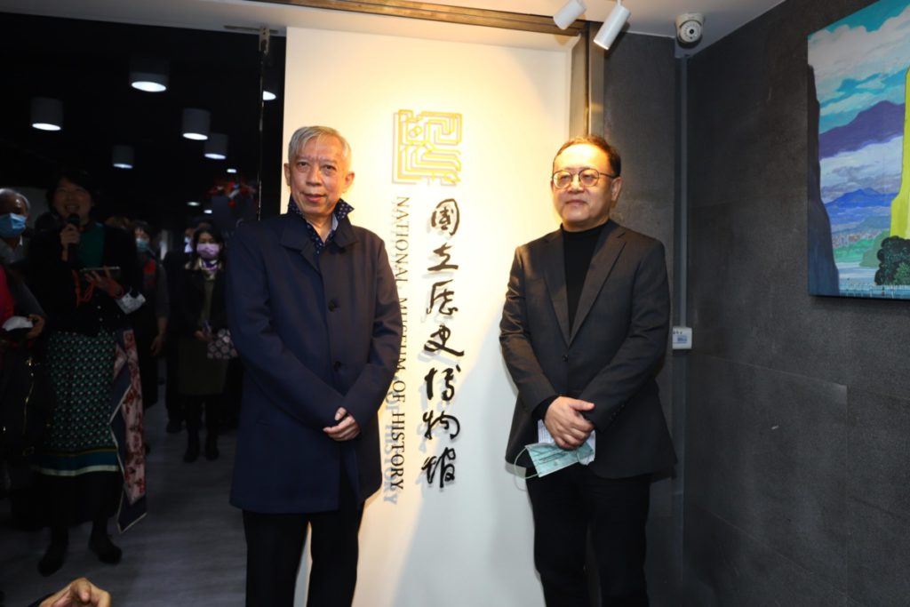 文化部長史哲(右)與史博館館長梁永斐(左)共同為史博館南海辦公室揭牌