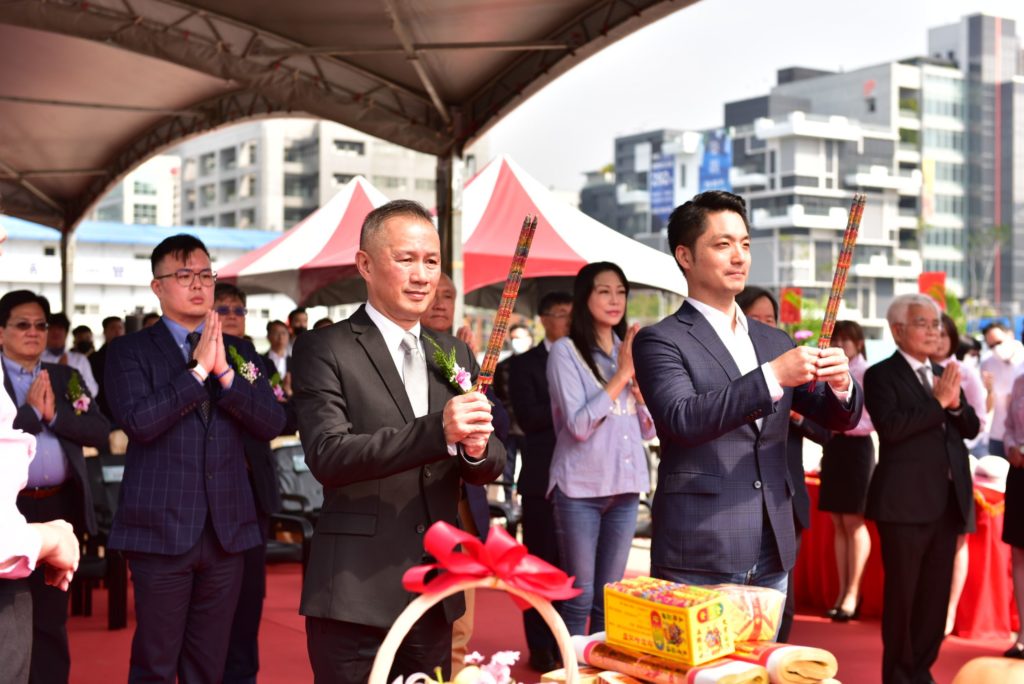 ▲點香祝禱儀式也祝願興建工程順利圓滿。（圖/台北市產發局 提供）