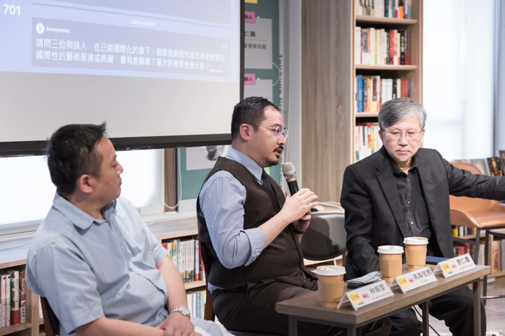 國美館廖仁義館長、高森信男策展人及國美館林振莖副研究員回應觀眾提問。（圖/文化局提供）