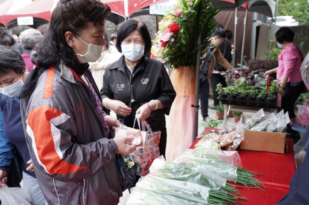 ▲民眾購買珠蔥相當熱絡。（圖/新北農業局 提供）