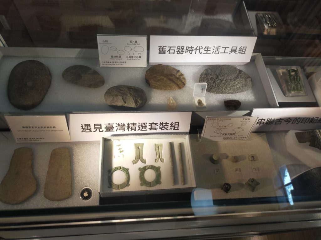 ▲在會場展示的臺灣史前的器皿，極具考證價值。（記者 辛澎祥/攝）