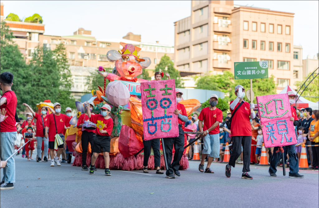 2023桃園閩南文化節系列活動起跑！藝閣踩街。（圖/文化局提供）