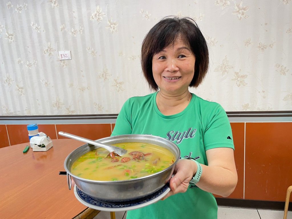 ▲貢寮區在地餐廳業者料理白底蟹，以做粥的方式讓人大快朵頤一番。（圖/新北漁業處 提供）