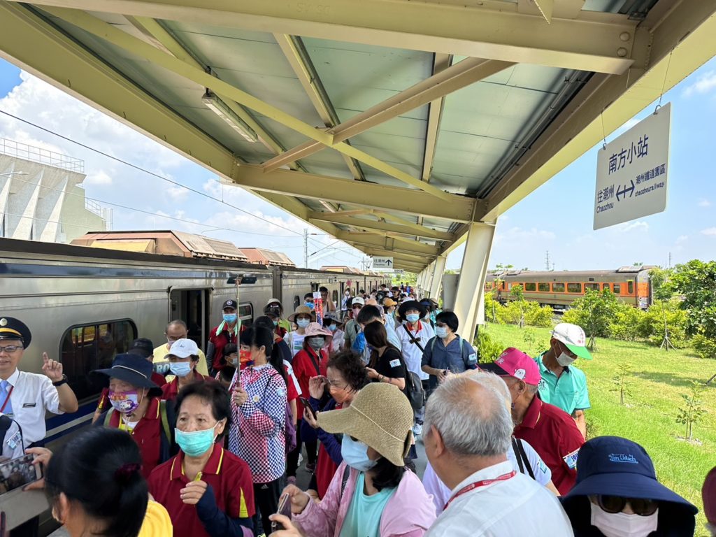 為服務旅客，臺鐵局7月及8月逢例假日開行潮州站至潮州鐵道園區(南方小站)專開列車。（圖/臺鐵局提供）