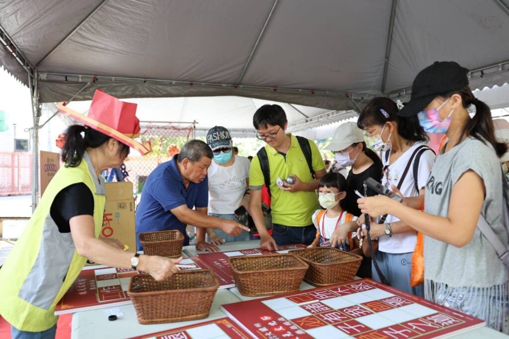 ▲民眾參加大龍峒狀元文化節活動興緻高昂。（圖/台北市商業處 提供）