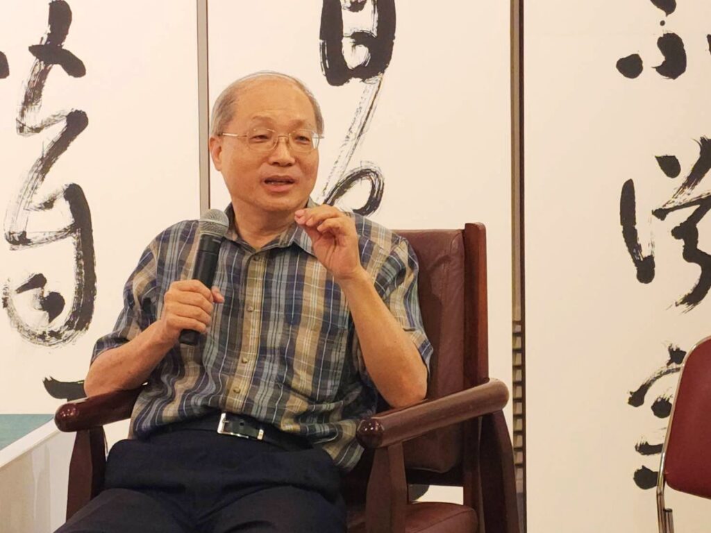 ▲臺藝大教授林隆達認為,寫書法是一輩子的功夫,勤寫書法以展現精益求精止於至善的心境,驅使社會更加祥和。(記者 辛澎祥/攝)