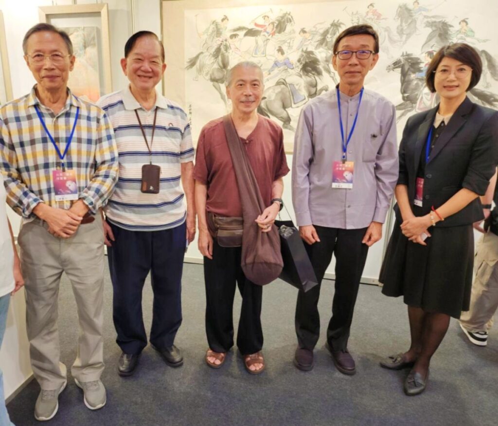 ▲多位藝術家參加臺灣藝術博覽會的作品展售活動。