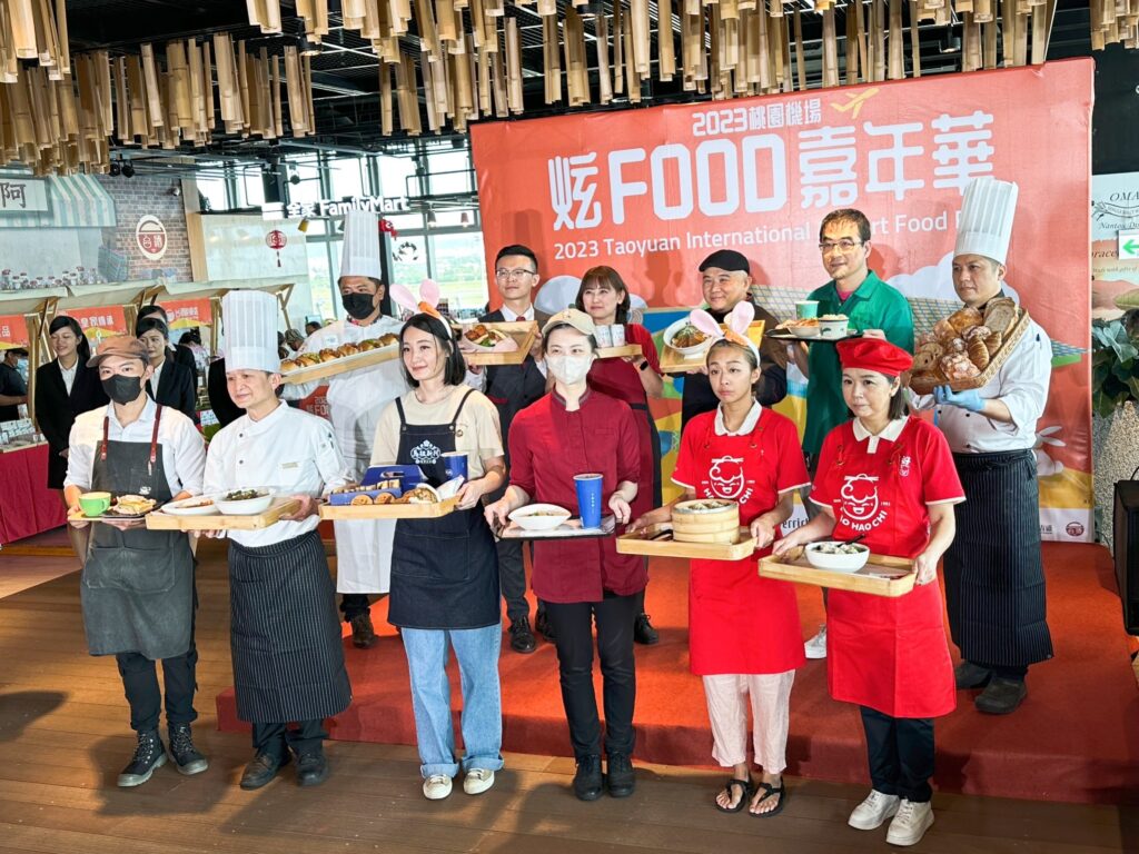 「2023桃園機場 炫FOOD嘉年華」活動，機場公司邀請10間餐飲業者，秀出機場一日三餐好選擇。（圖/桃機公司提供）